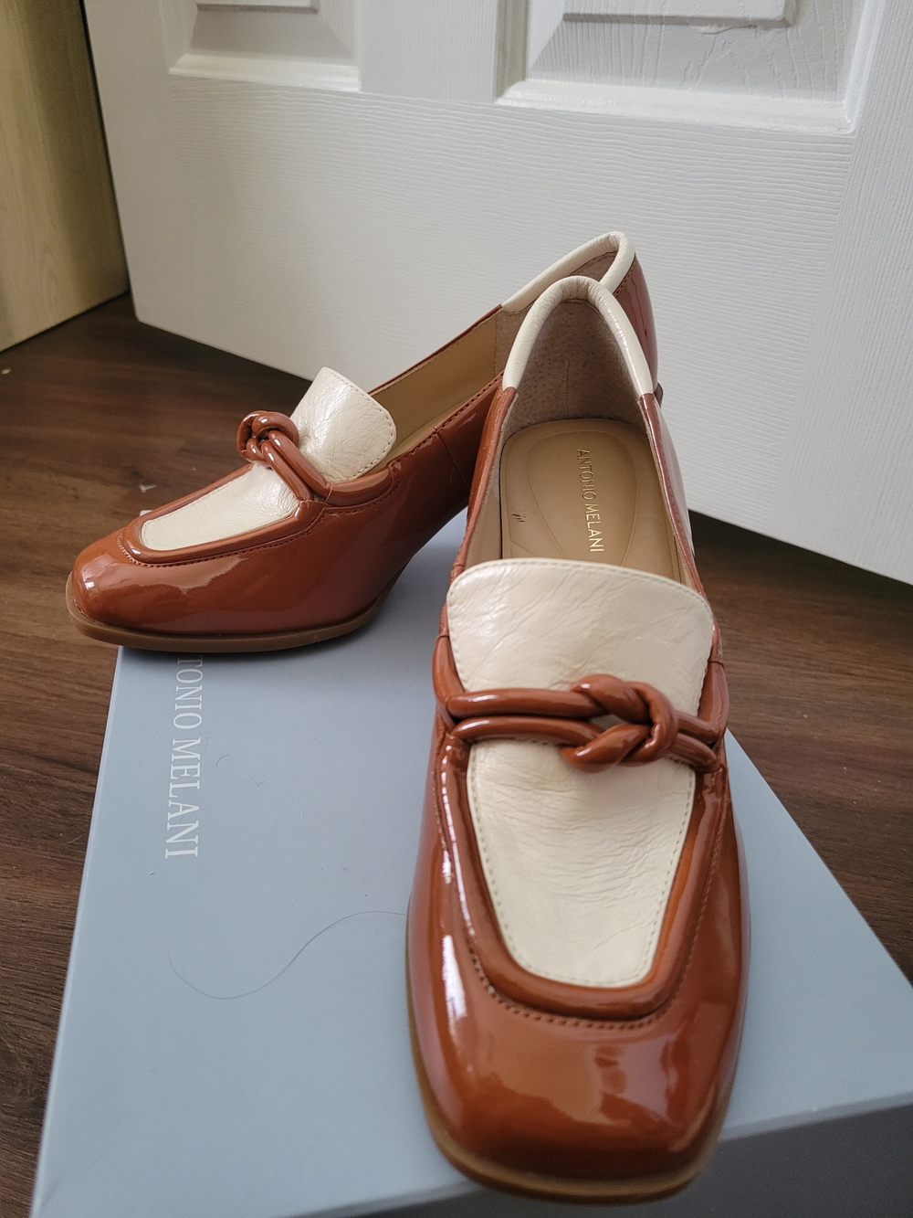 ANTONIO MELANI Two-Tone Tan and Cream Patent Loafers with Knot Accent